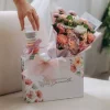 Kit floral com macarrons