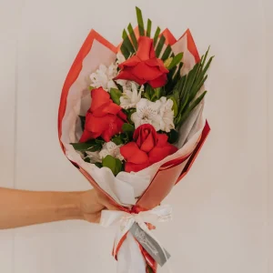Ramalhete de 3 Rosas e Astromélias